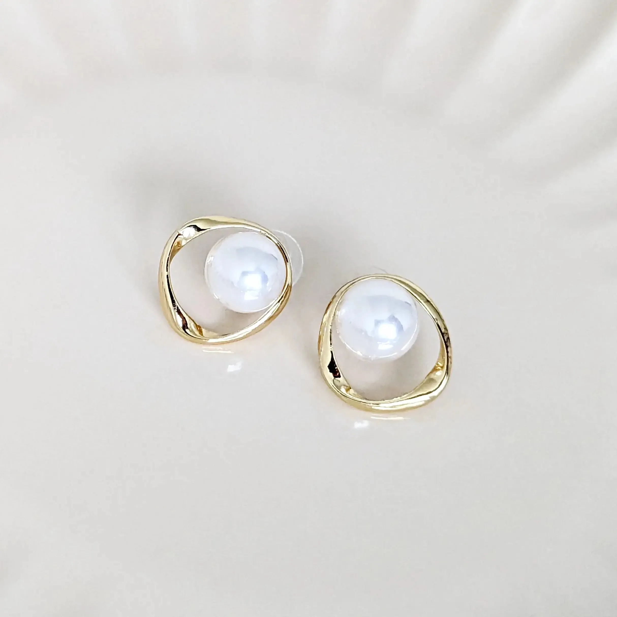 Gold Hoop Pearl Earrings | PS 374