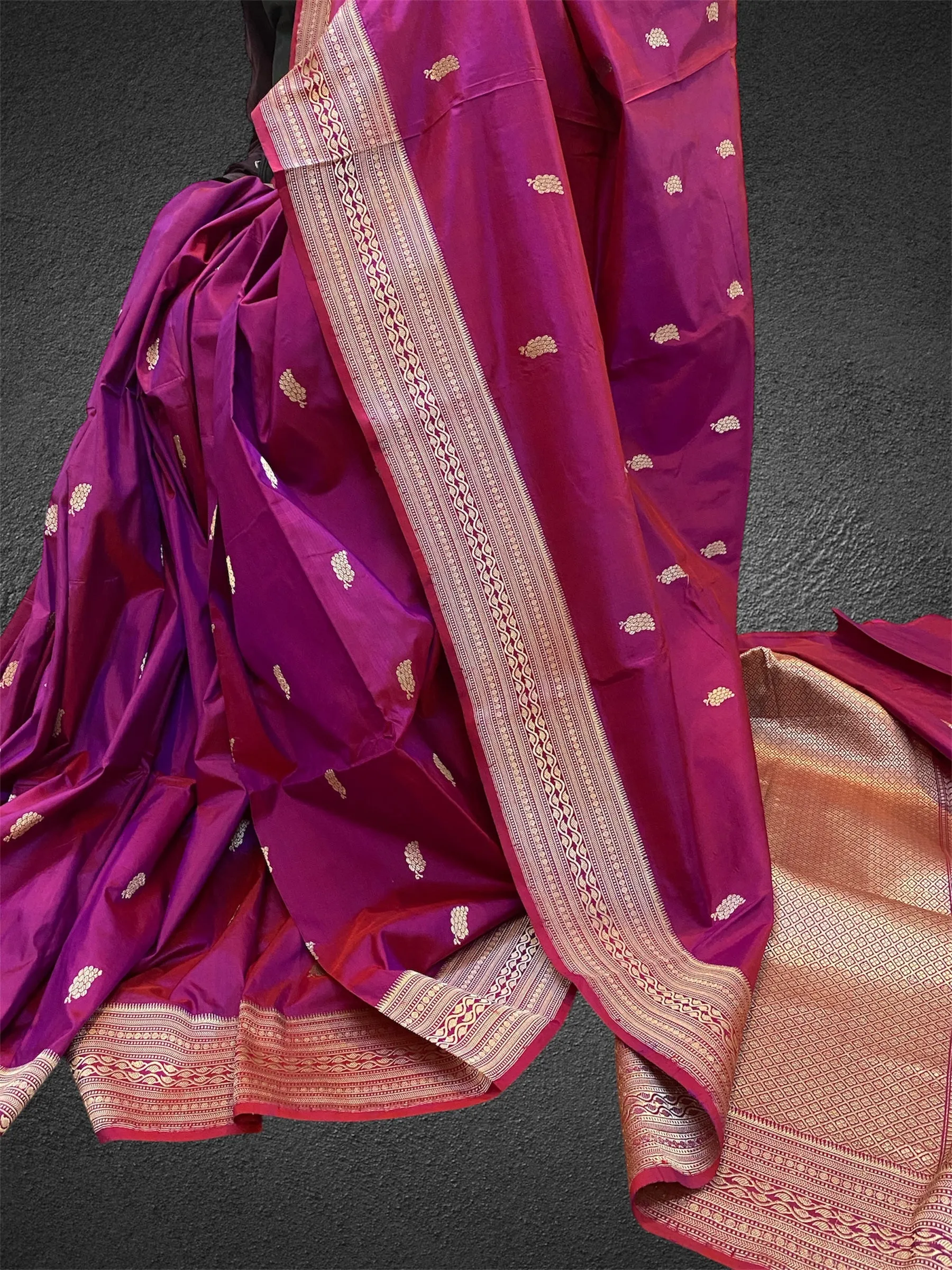 Magenta Pure Silk Traditional Banarasi Saree with Kadhwa Butis