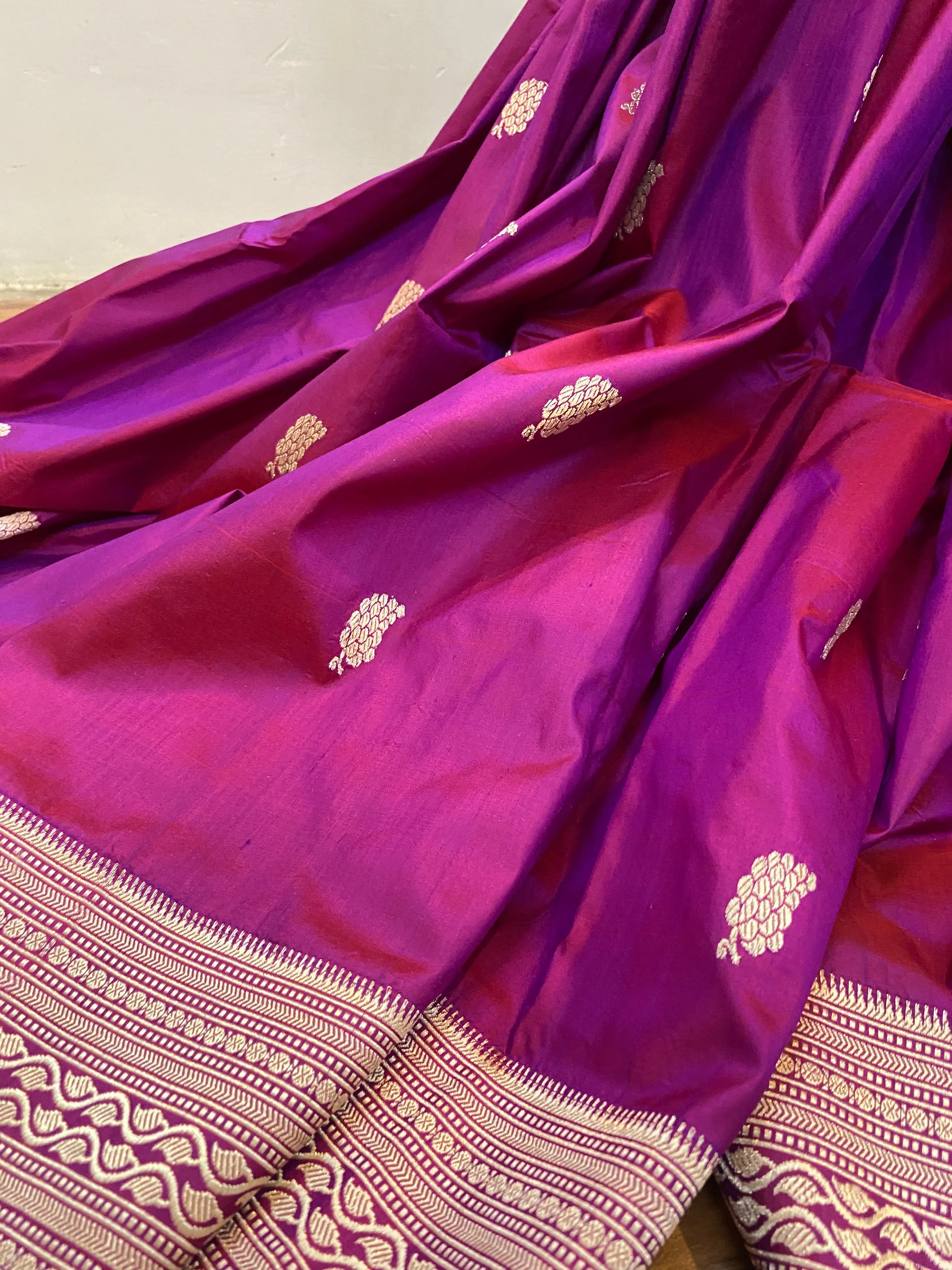 Magenta Pure Silk Traditional Banarasi Saree with Kadhwa Butis