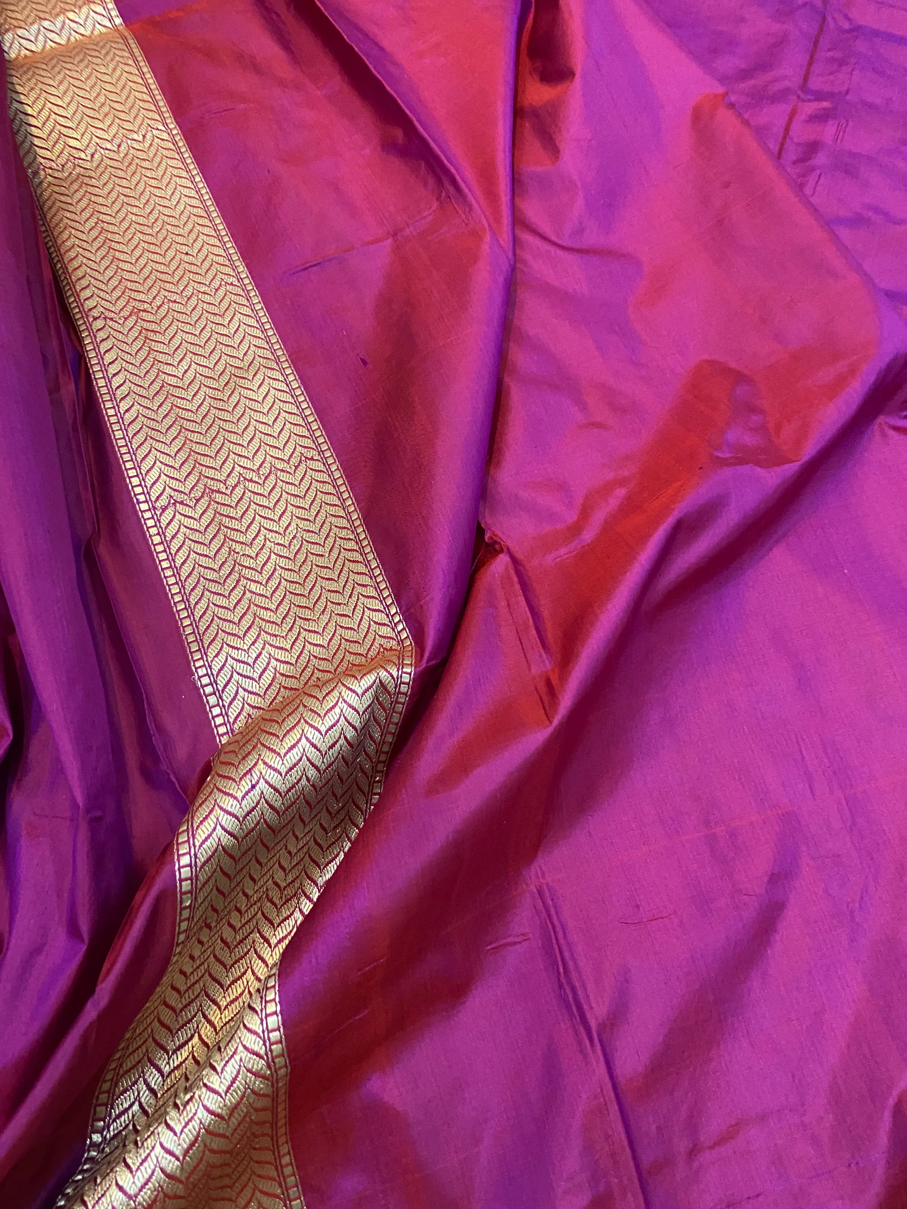 Magenta Pure Silk Traditional Banarasi Saree with Kadhwa Butis