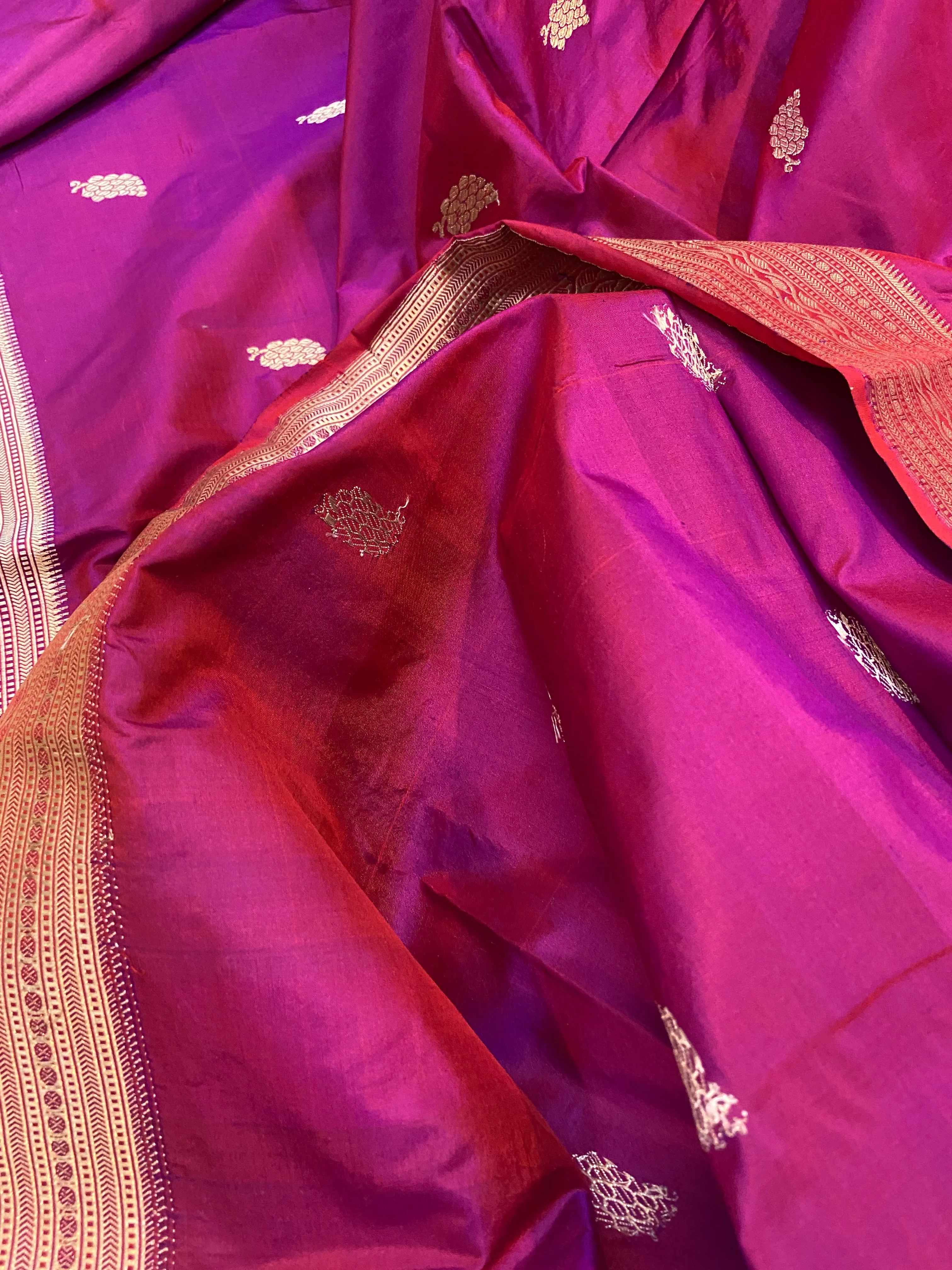 Magenta Pure Silk Traditional Banarasi Saree with Kadhwa Butis