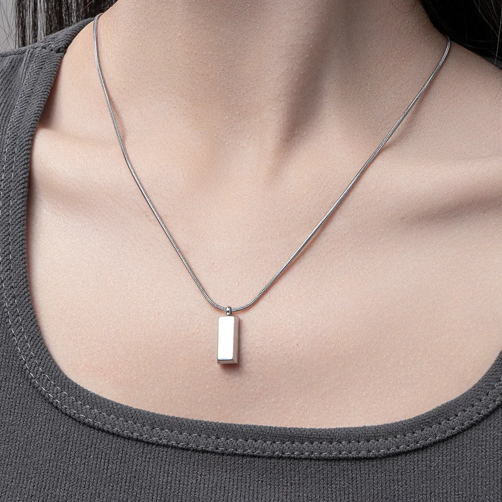 Sleek Silver Rectangle Pendant Necklace  jltn0673